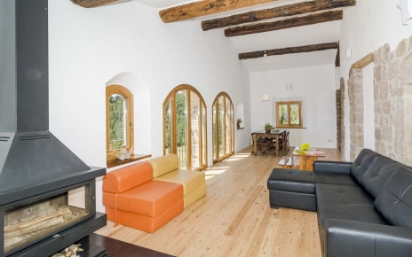 Excelente sala de estar con mucha luz 